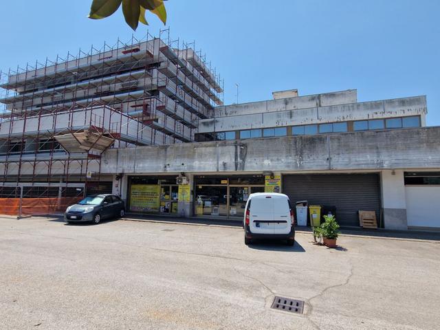 #2536739 Locale commerciale con deposito in vendita - foto 12