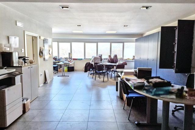 #25442 Capannone con uffici e appartamento custode in vendita - foto 2