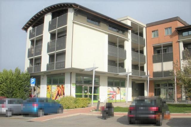 #14880 Locale commerciale ex supermercato con doppio magazzino e ufficio in vendita - foto 1