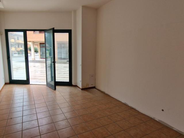 #2537419 Negozio con posto auto in complesso residenziale in vendita - foto 2