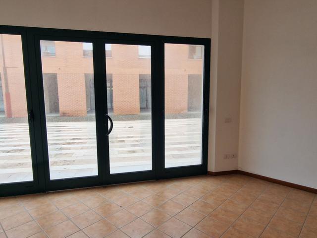 #2537419 Negozio con posto auto in complesso residenziale in vendita - foto 3