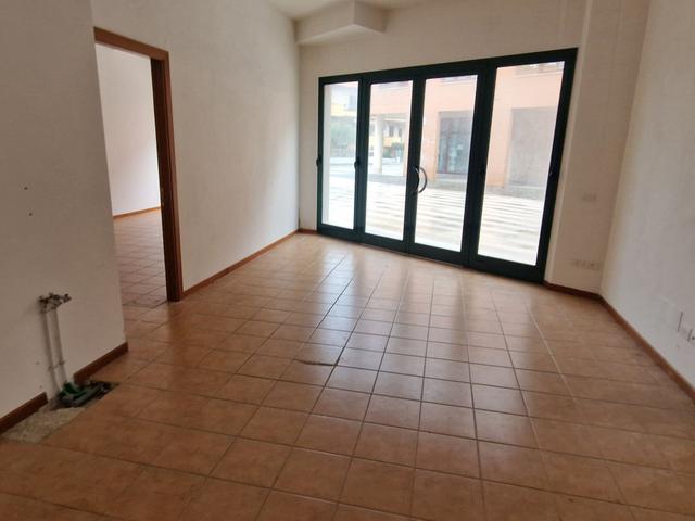 #2537419 Negozio con posto auto in complesso residenziale in vendita - foto 6