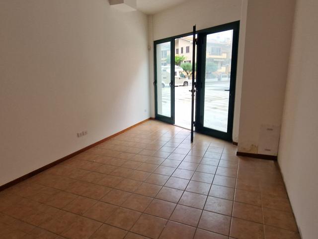 #2537419 Negozio con posto auto in complesso residenziale in vendita - foto 8