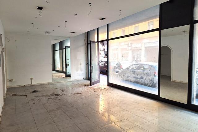 #2638363 Negozio piano terra con servizi interni in vendita - foto 1