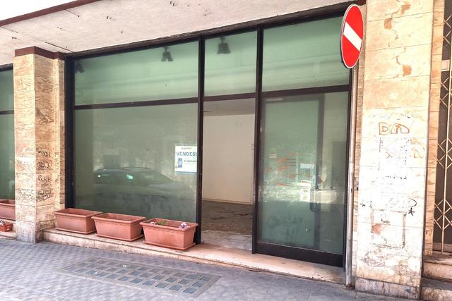 Negozi in vendita