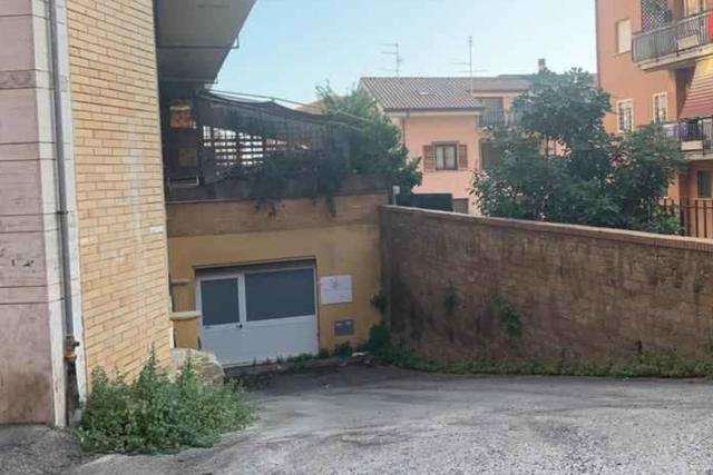 Garage in vendita