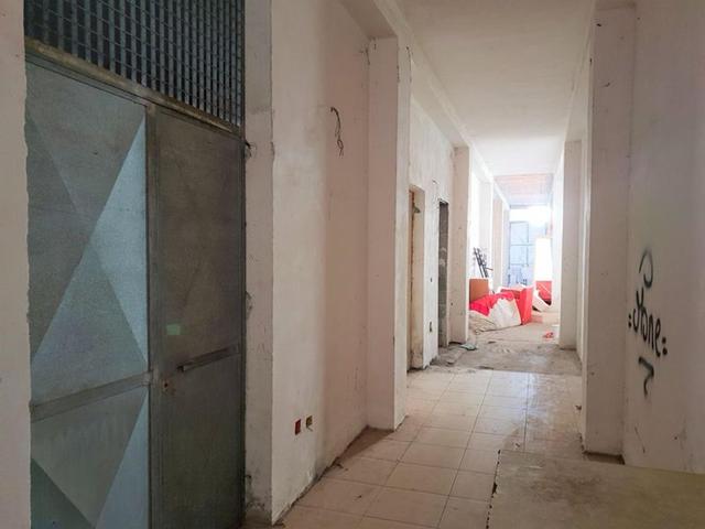 Magazzini in vendita
