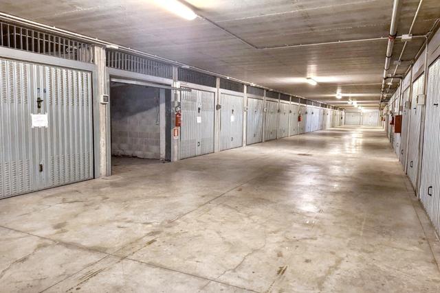 Garage in vendita