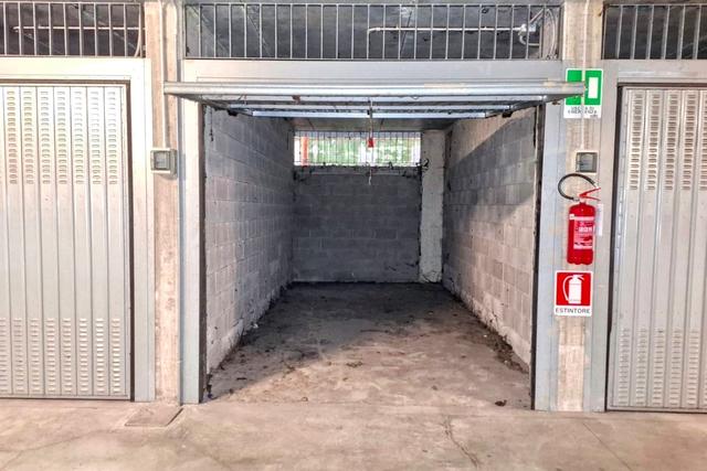 Garage in vendita