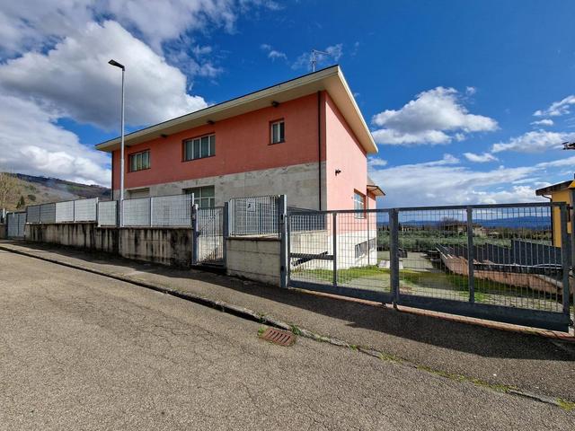 Magazzini in vendita