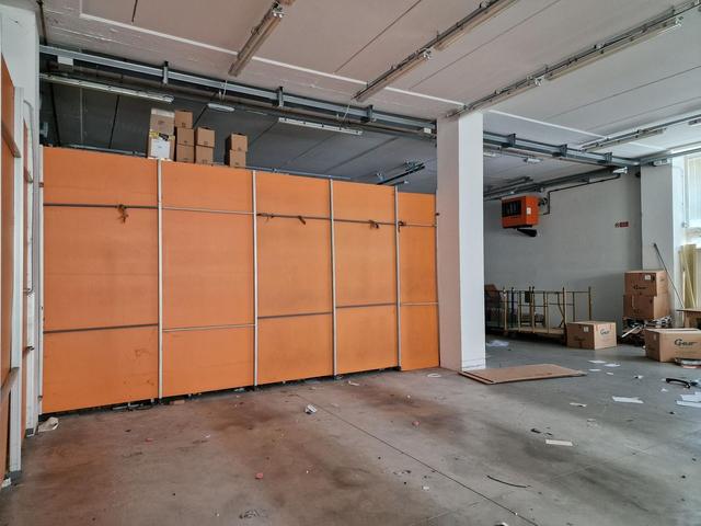 Magazzini in vendita