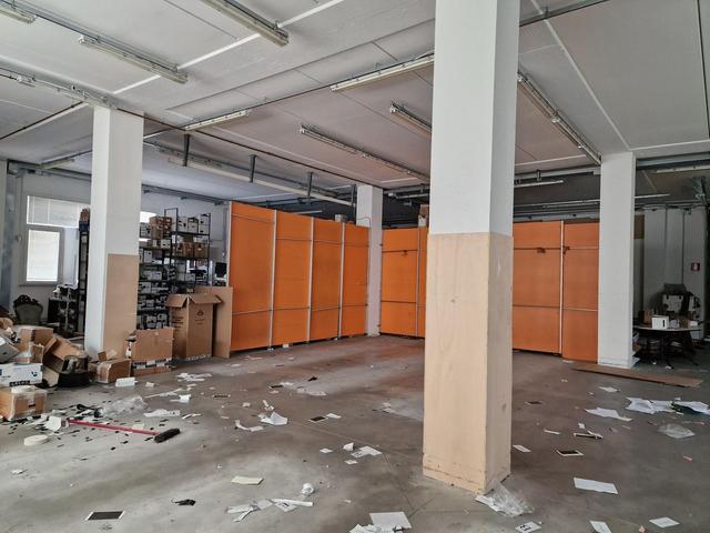 Magazzini in vendita