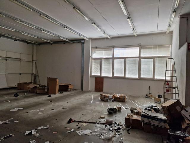 Magazzini in vendita