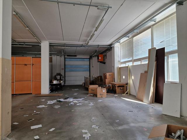 Magazzini in vendita