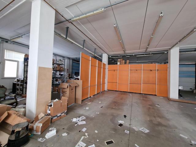Magazzini in vendita