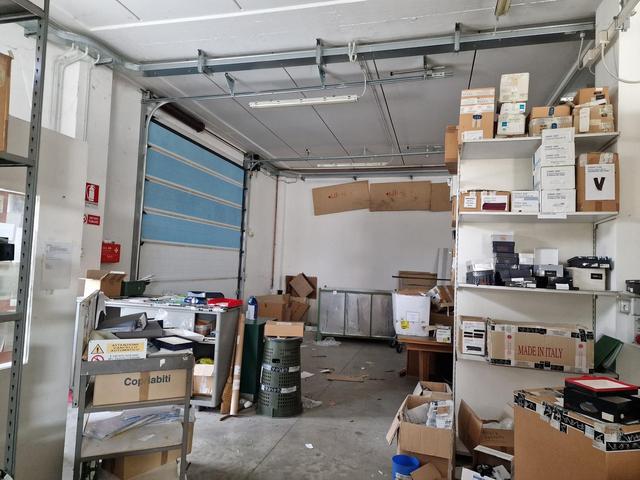 Magazzini in vendita