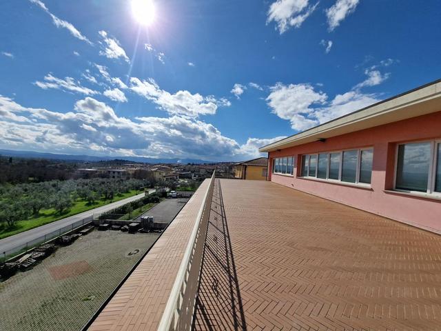 Magazzini in vendita