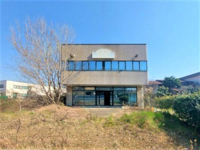 #14748 Capannone commerciale con area di pertinenza in vendita - foto 1