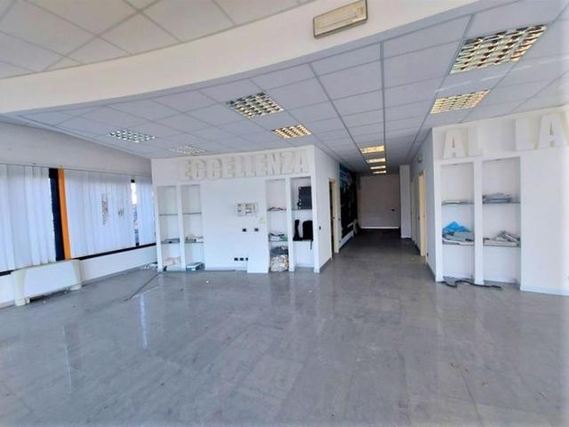 #14748 Capannone commerciale con area di pertinenza in vendita - foto 14