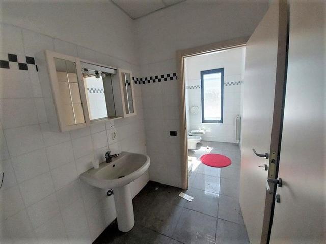 #14748 Capannone commerciale con area di pertinenza in vendita - foto 12