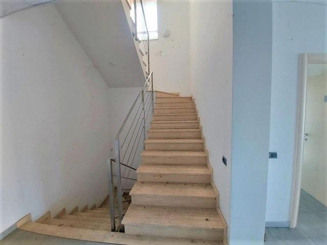 #14748 Capannone commerciale con area di pertinenza in vendita - foto 3