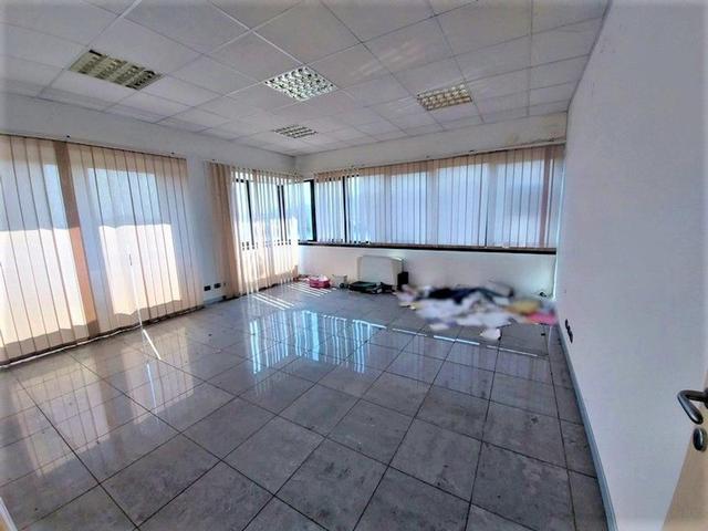 #14748 Capannone commerciale con area di pertinenza in vendita - foto 2