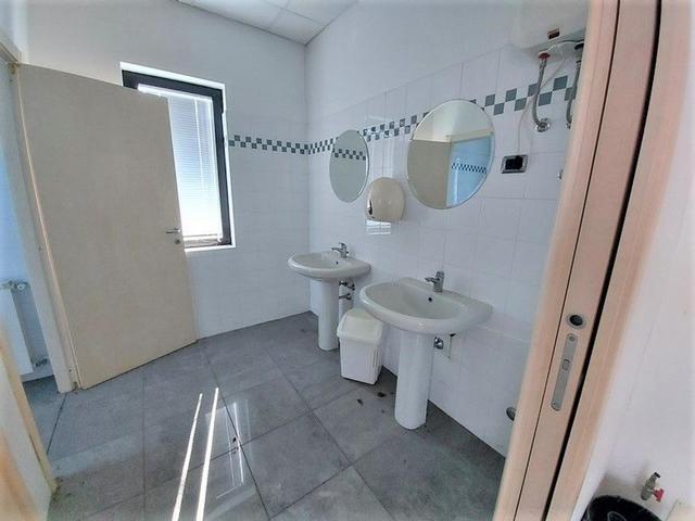 #14748 Capannone commerciale con area di pertinenza in vendita - foto 5