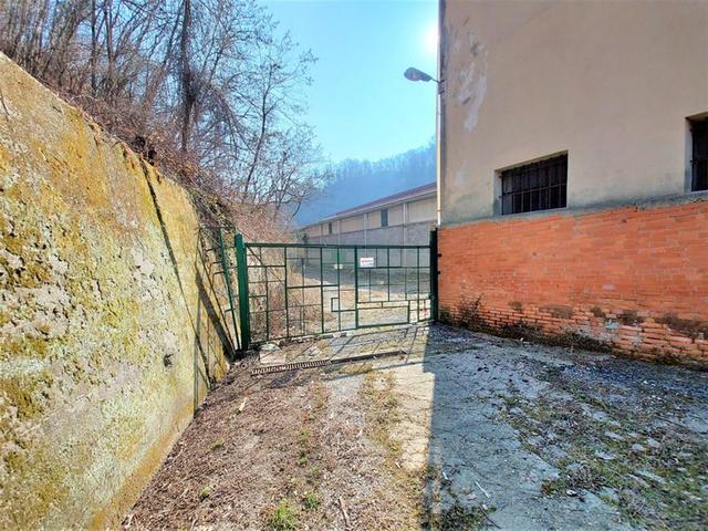 #14683 Porzione di capannone industriale e quota di area urbana in vendita - foto 12