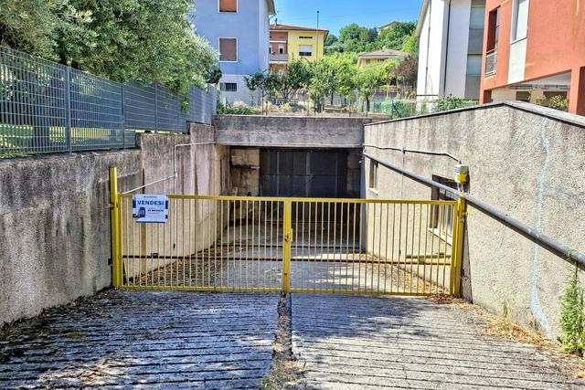 Magazzini in vendita