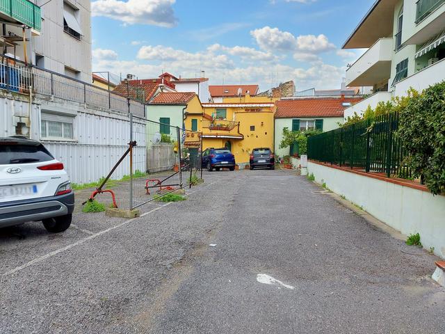 Posti auto in vendita