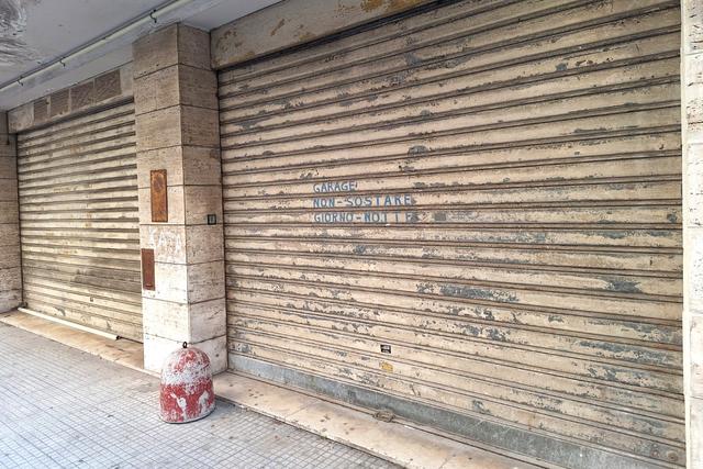 Garage in vendita