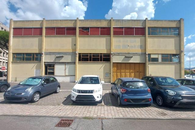 #24434 Struttura commerciale con cortile privato in vendita - foto 11