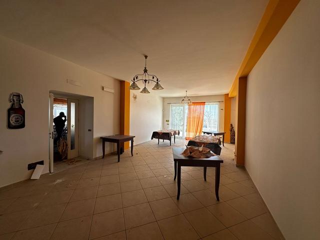 Negozi in vendita