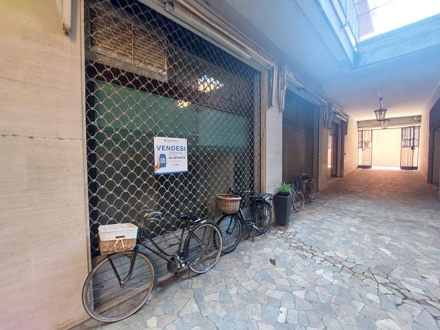 Negozi in vendita