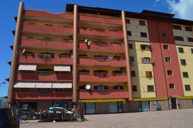 #7136 Negozio con magazzino e 114 box auto in vendita - foto 4