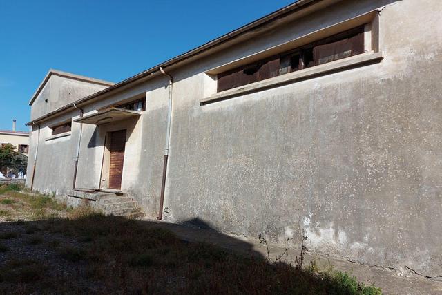 #20410 Complesso artigianale con cortile e pertinenze in vendita - foto 2