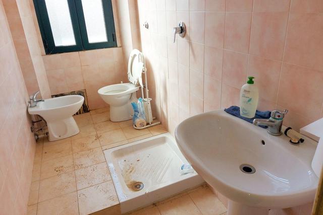 #20410 Complesso artigianale con cortile e pertinenze in vendita - foto 4