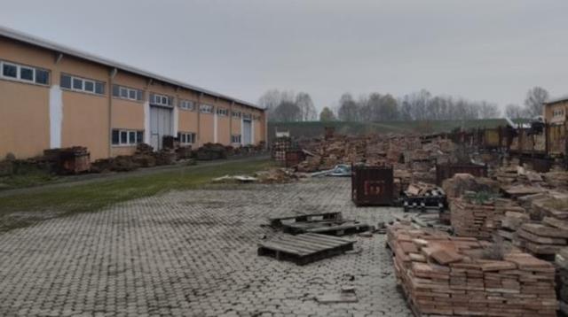 #2537555 Ampio capannone commerciale con abitazione e uffici in vendita - foto 18