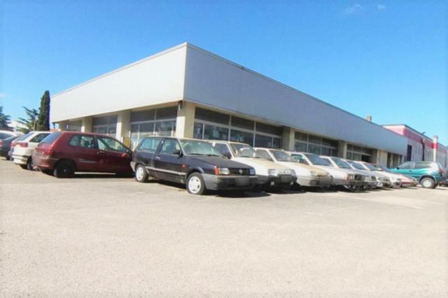 #8895 Capannone showroom con palestra e area edificabile in vendita - foto 18