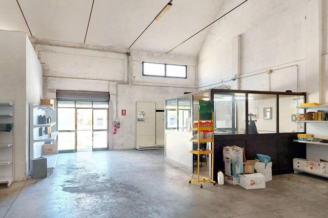 #21454 Complesso artigianale con cortile e pertinenze in vendita - foto 12