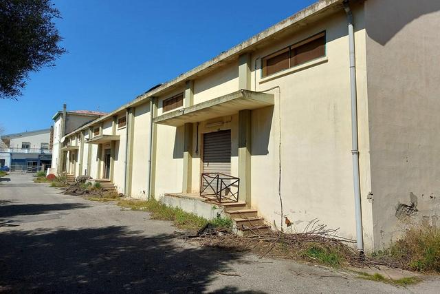 #21454 Complesso artigianale con cortile e pertinenze in vendita - foto 13