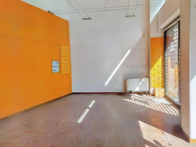 #24534 Locale commerciale con magazzino in zona centrale in vendita - foto 2