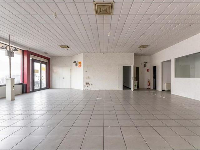 Negozi in vendita