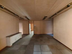 Uffici entro 500 mq in vendita