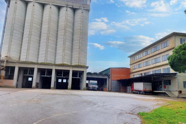 Stabilimenti produttivi in vendita