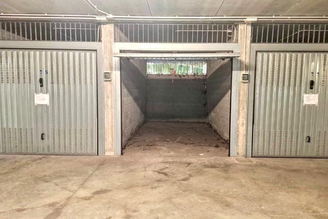 Garage in vendita
