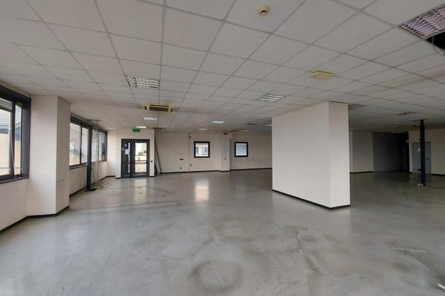 #21343 Ufficio con archivio al piano secondo di complesso commerciale in vendita - foto 14