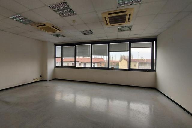 #21343 Ufficio con archivio al piano secondo di complesso commerciale in vendita - foto 3