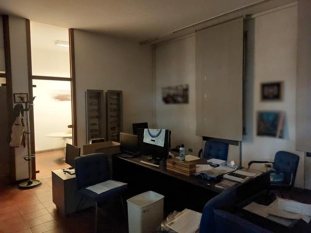#25791 Porzione di capannone con pertinenze e abitazione in vendita - foto 5
