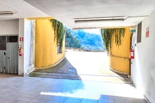 Garage in vendita